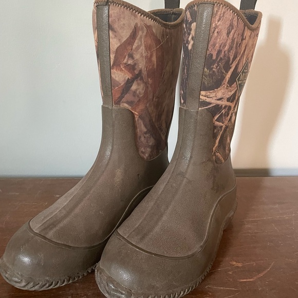 Cabela’s Muck Boots.  Kids size 6 - Picture 1 of 4
